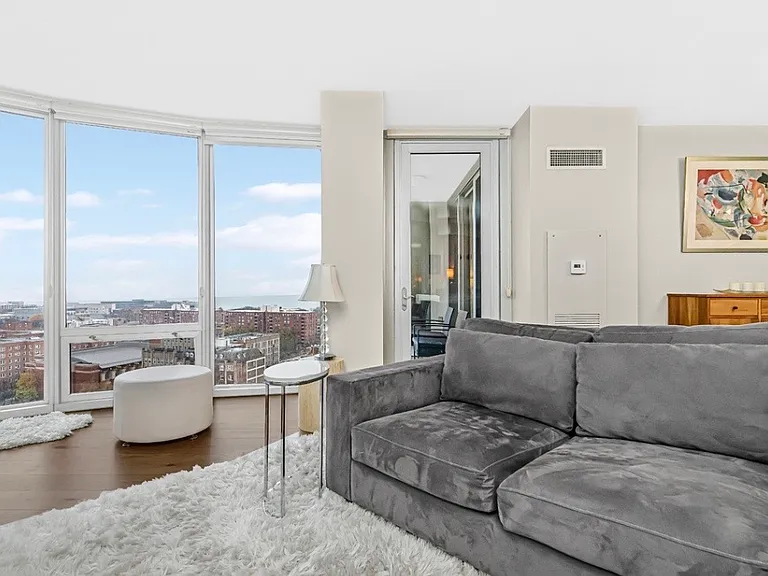 807 Davis St #1508 — Photo 2