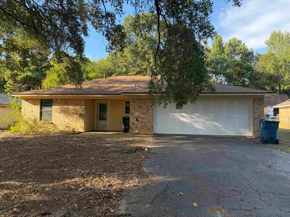 2509 Cedarcrest Dr, Marshall, TX 75672