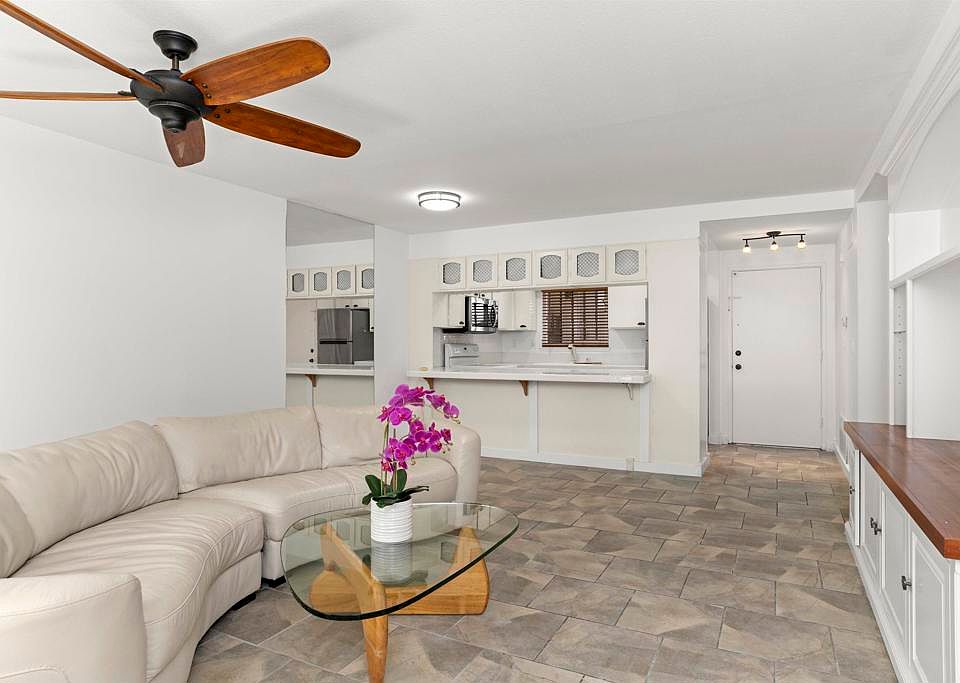 1st image of 12238 Rancho Bernardo Rd #A