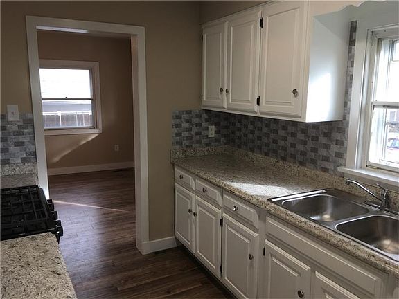 5th image of 619 Vine St