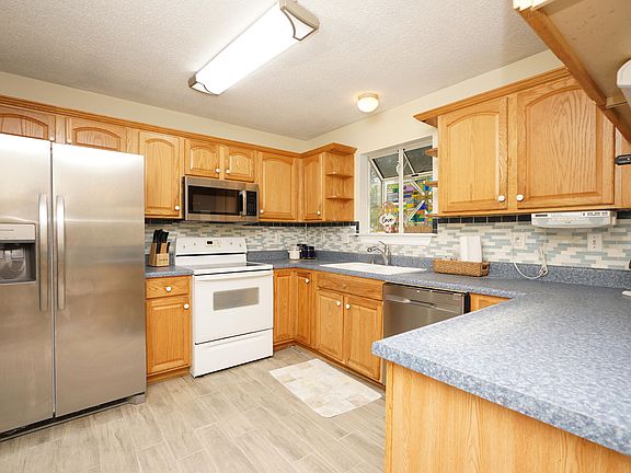 5th image of 1700 Glenwood Ct