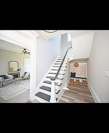 4th image of 708 E Broadway St