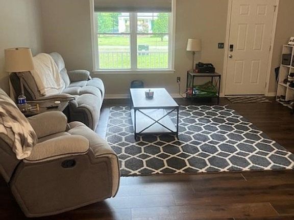 5th image of 303 Jasper Ln
