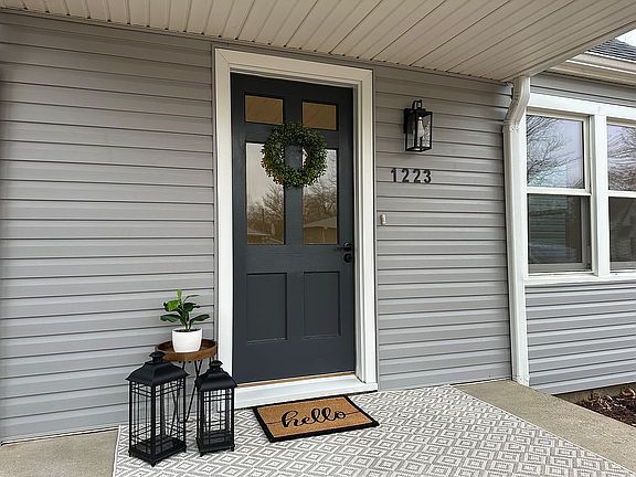 3rd image of 1223 N McKaig Ave