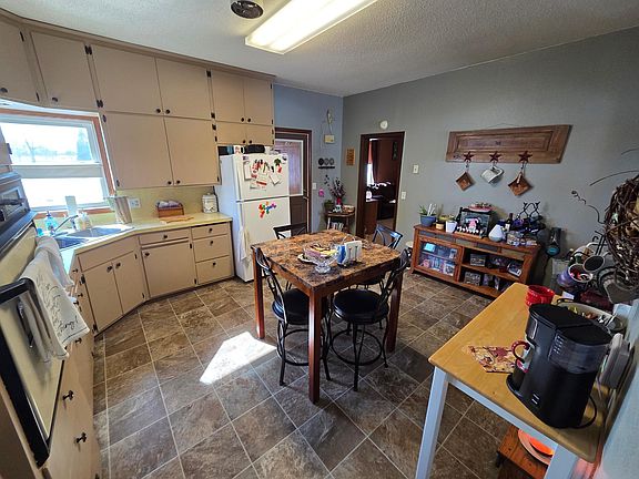 5th image of 507 Main St E