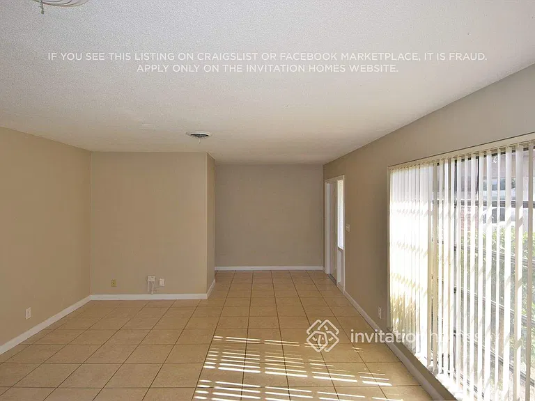 5371 NE 17th Ter — Photo 3