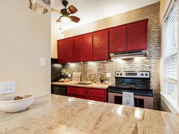 391 Laurel Ave APT 103, Saint Paul, MN 55102