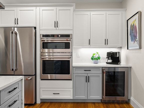 4th image of 37 Englewood Ave #3