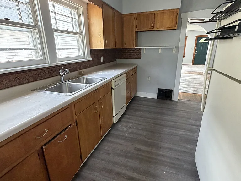 2328 S 10th St — Photo 9
