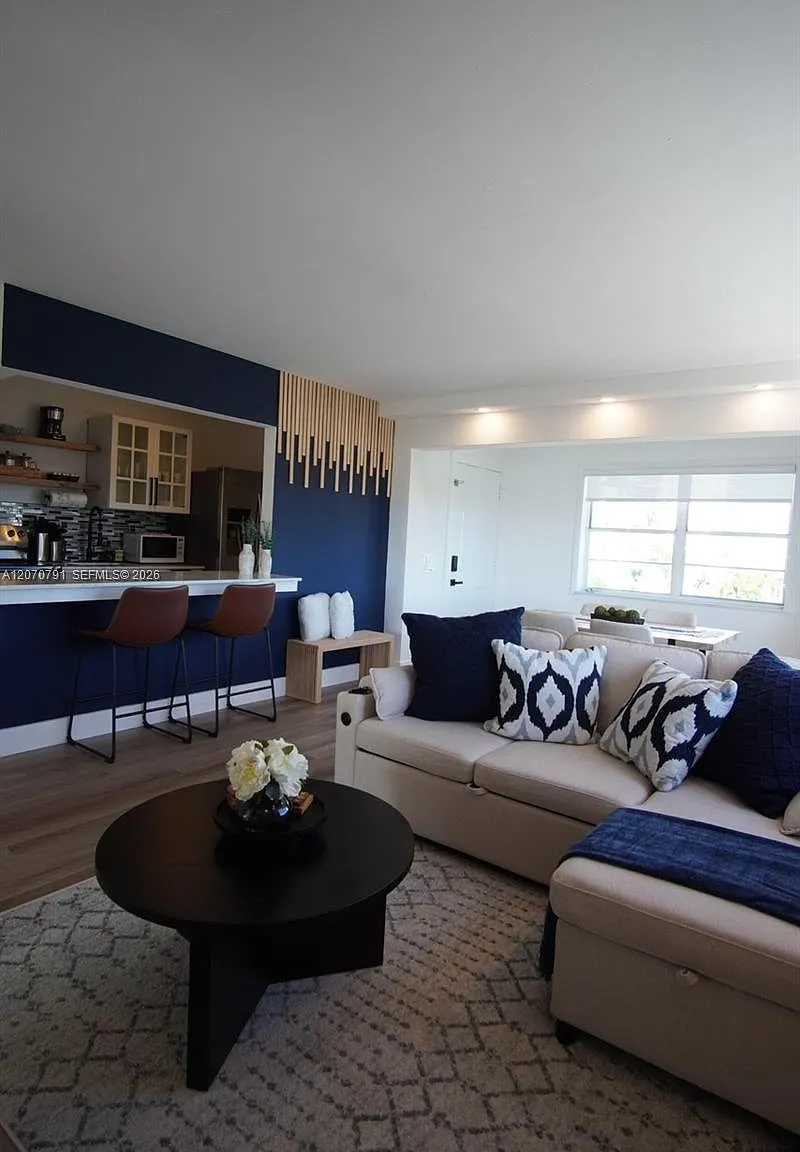 Bayshore Yacht & Tennis C — Photo 4