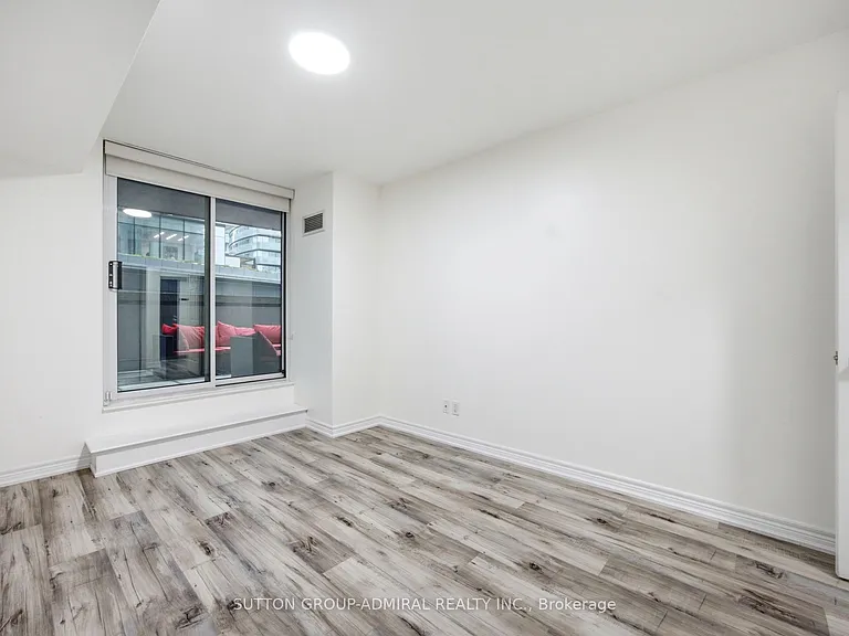 30 Grand Trunk Cres #309 — Photo 18