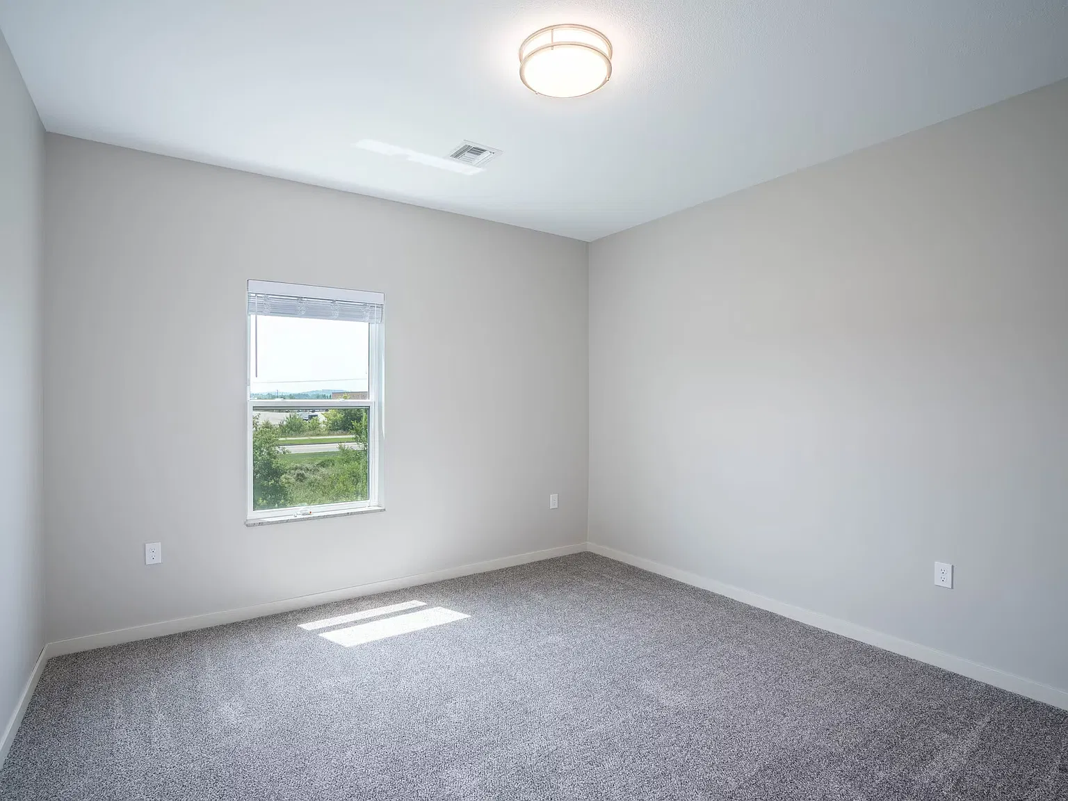 2 bed, 1115 sqft, $1,825 — Photo 2