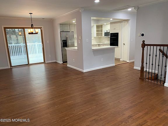 3rd image of 613 Oakdale Street