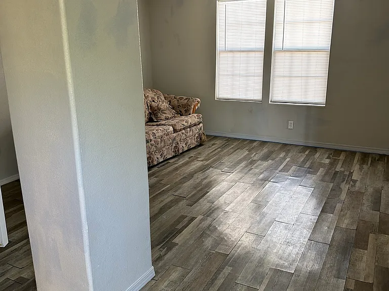 2107 Avenue L #C — Photo 10