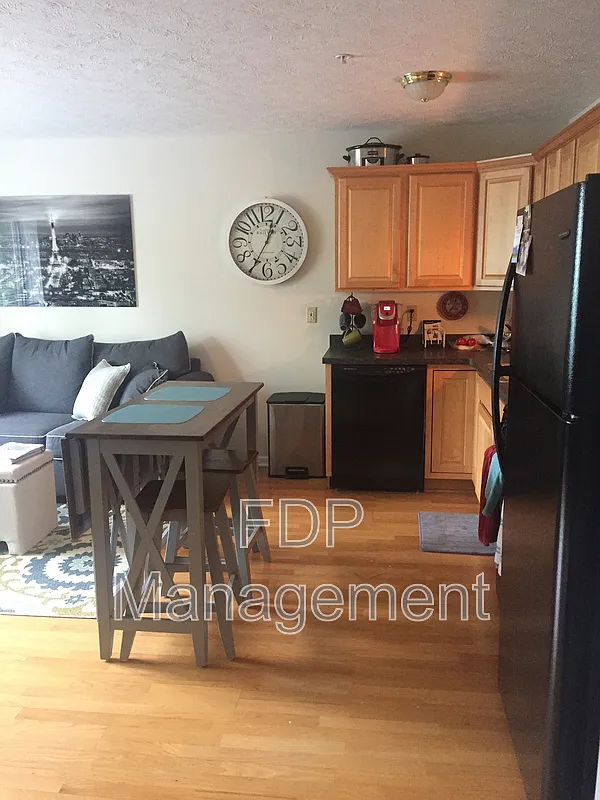 1 bed, 1.0 bath, 600 sqft, $1,200 — Photo 2