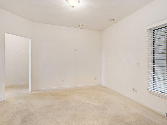 4th image of 305 Beckett Park