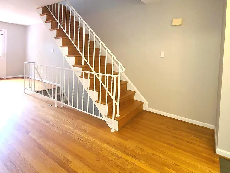 2037 S Glebe Rd — Photo 7