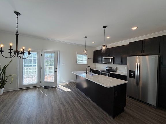 Kitchen, with granite countertops, middle floor