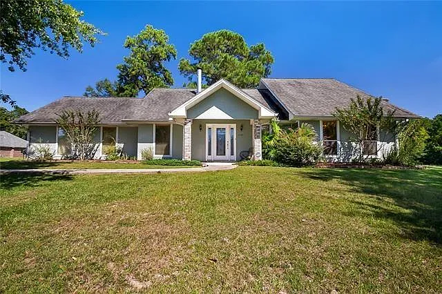 43184 Naples Dr — Photo 1