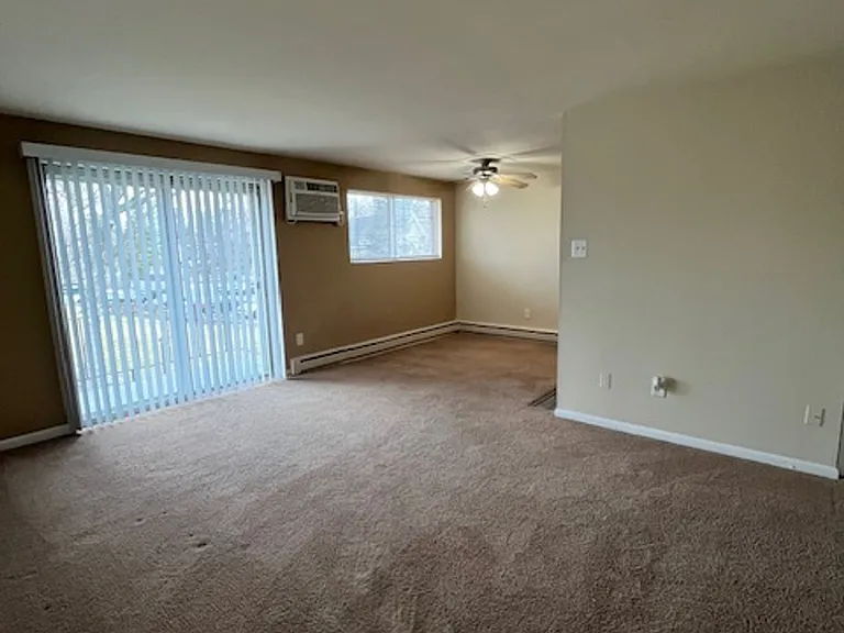 Springview Garden Apartments — Photo 17