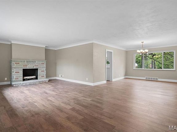 4th image of 7353 Whitehaven Dr