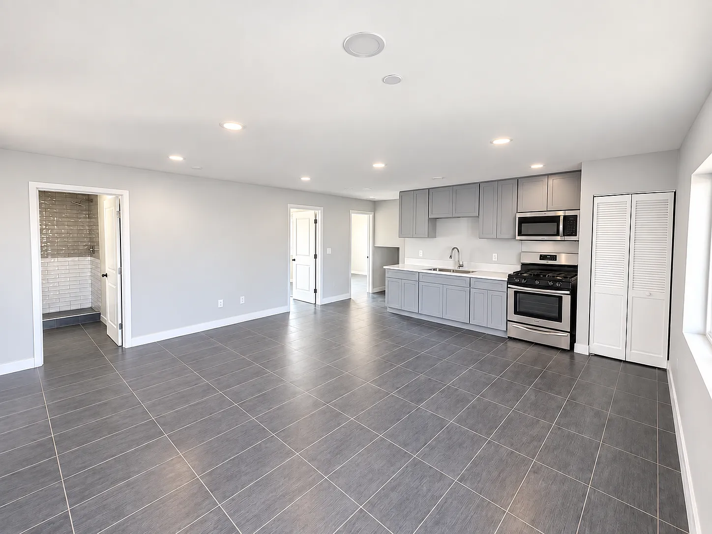 2 bed, 665 sqft, $2,450 — Photo 1