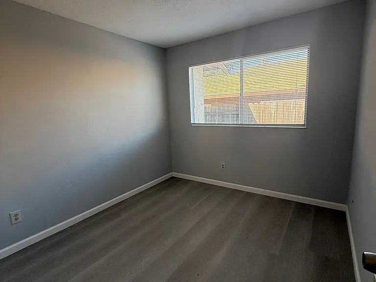 322 Pecan St — Photo 7