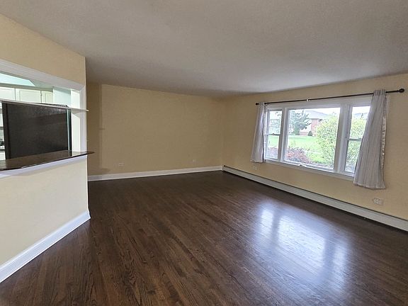 3rd image of 1105 Holiday Ln APT 6