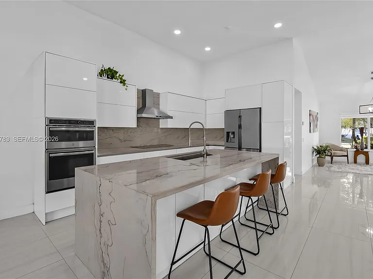 710 Lake Blvd — Photo 1
