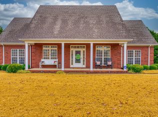 3101 E McGuire Dr, Muscle Shoals, AL 35661