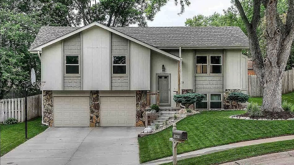 1st image of 15427 Westchester Cir