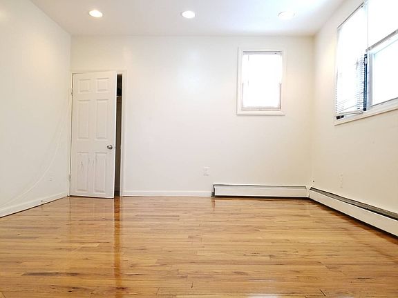 4th image of 21812 131st Ave 2-floor 2