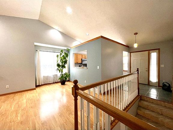 4th image of 2978 Windcrest Way NE