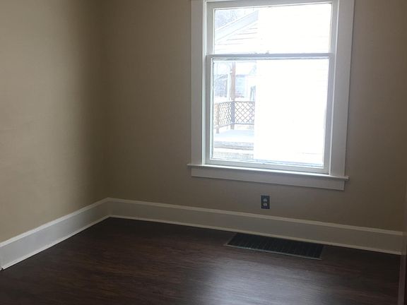 5th image of 155 Idylwild St NE