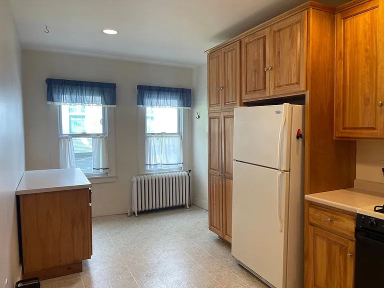16 Maple St — Photo 17