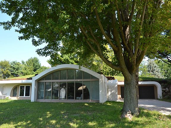 5th image of 3486 Whytecliff Way