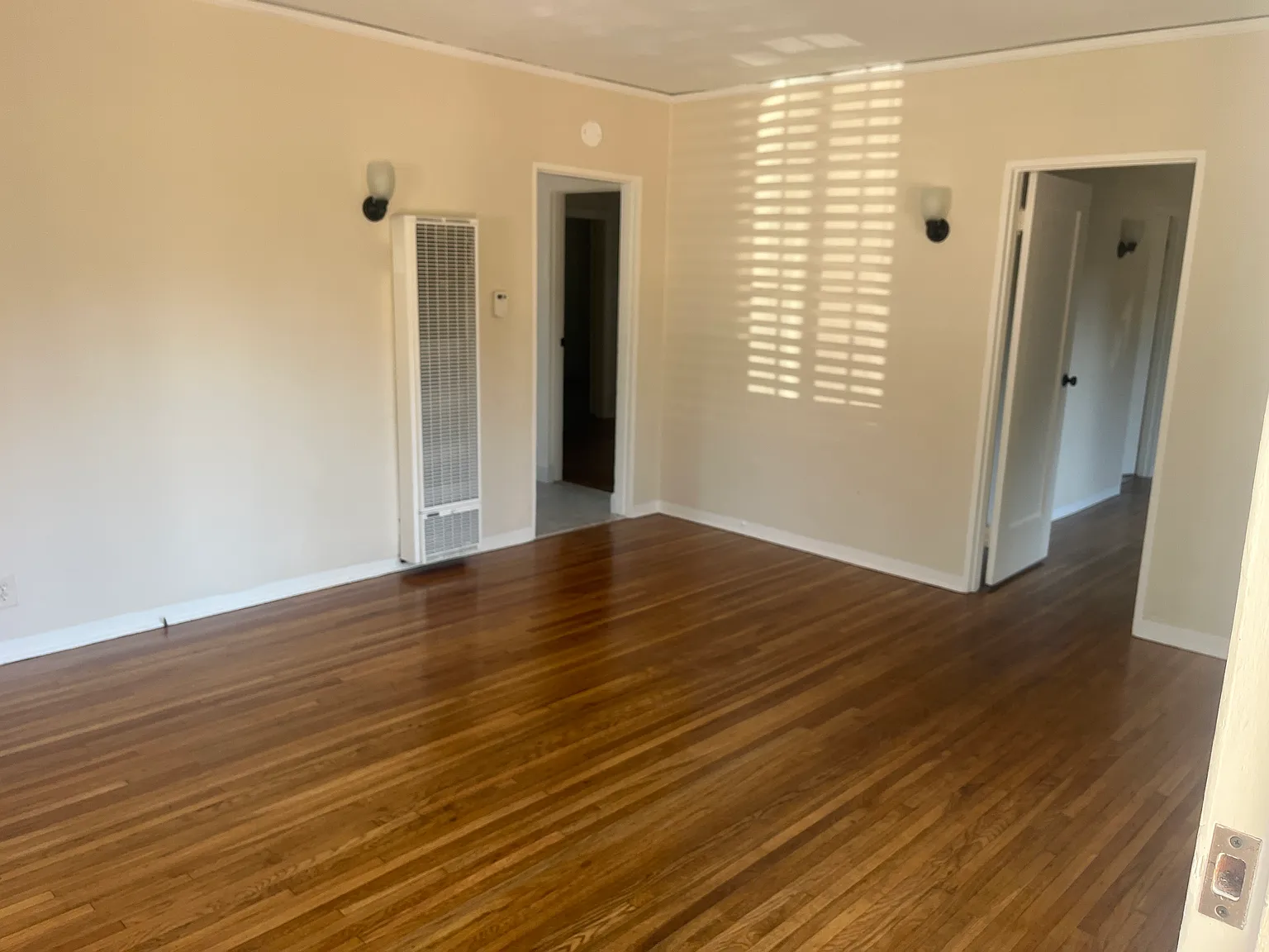 2 bed, 987 sqft, $3,975 — Photo 2