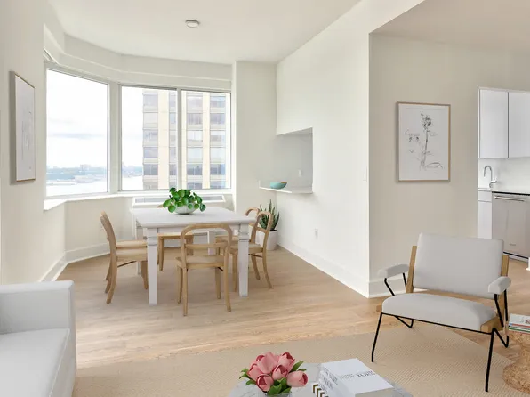 180 Riverside Boulevard image 16 of 71