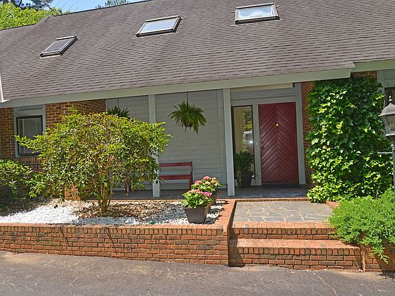 5th image of 208 Brookfield Dr
