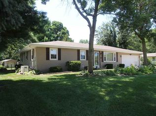 610 Lincoln St, Henry, IL 61537