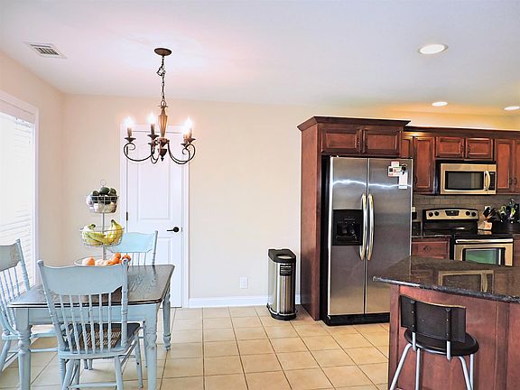 4th image of 1710 Cabana Dr