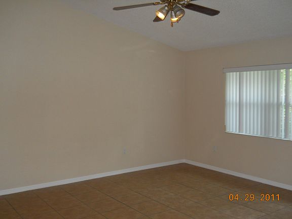 5th image of 160 Westhampton Dr