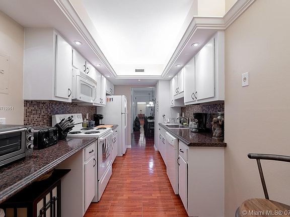 4th image of 3800 Hillcrest Dr APT 1110