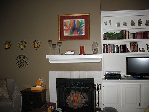 Grt Rm fireplace w/gas logs