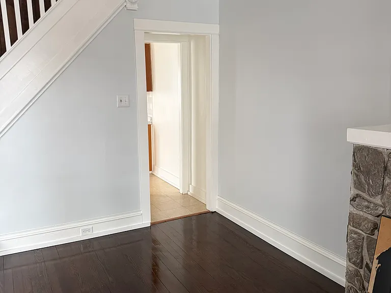 2406 Noble St — Photo 4