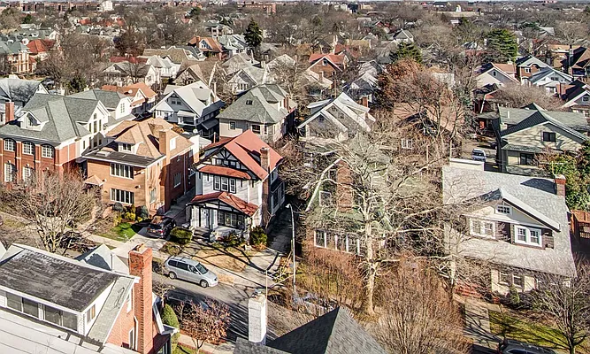 Rented by Artur Gutman, LREB | media 22