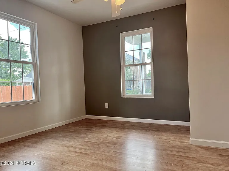 226 Tyson St — Photo 32