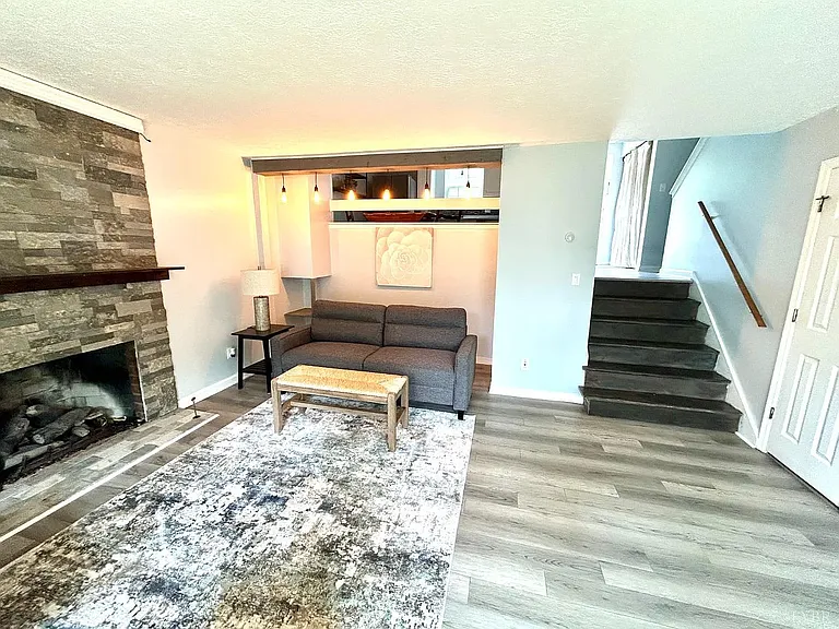 1421 Ashbourne Dr — Photo 15