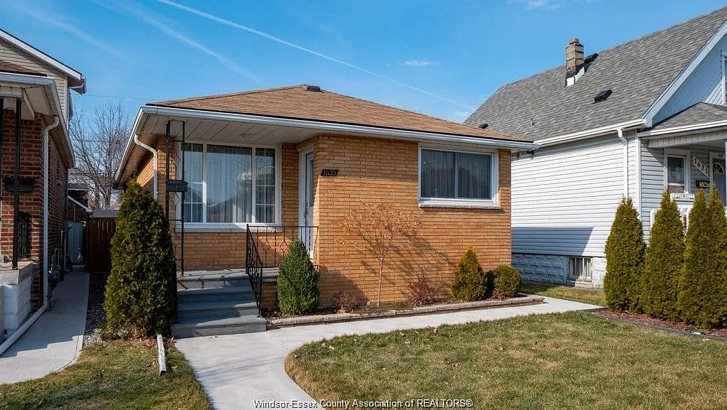 3 bed, $2,200 — Photo 2