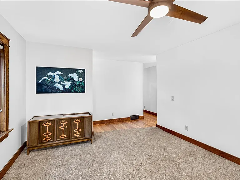 18 Cathy Ct — Photo 8